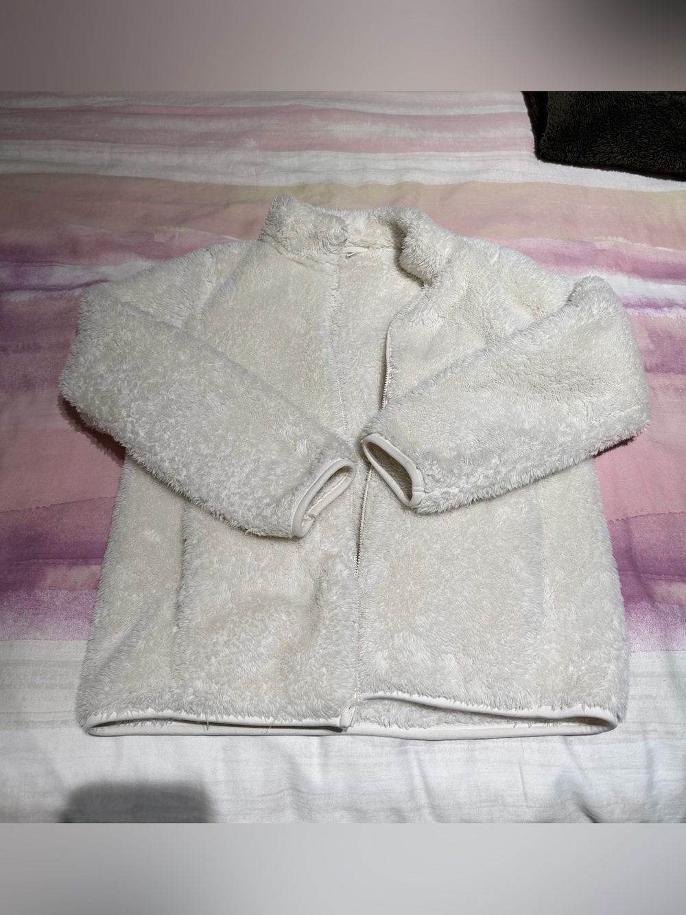 Uniqlo kids fluffy fleece jacket, size 13 years